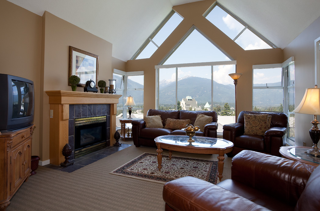 Woodrun Lodge Whistler 603 Living Room